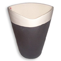 Черно-бяла декоративна керамична ваза